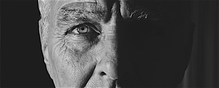 Gesichtsausschnitt eines Mannes - halb im Schatten | Das Gelbe Sofa (Storytelling)